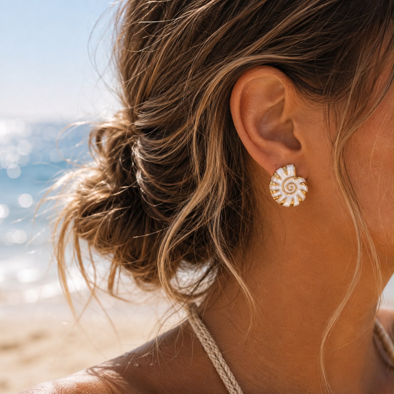WHITE SHELL EARRING 