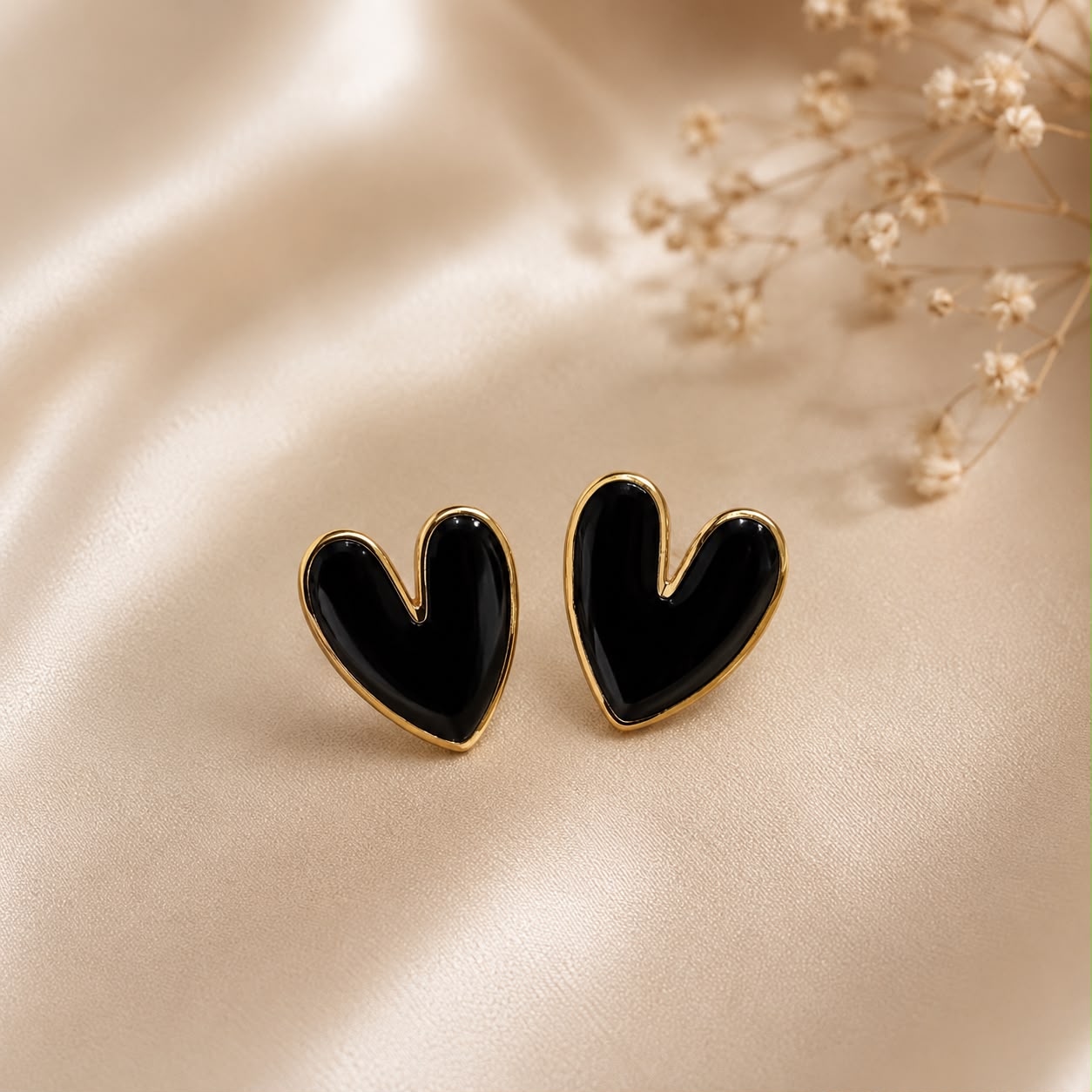 BLACK HEART EARRING