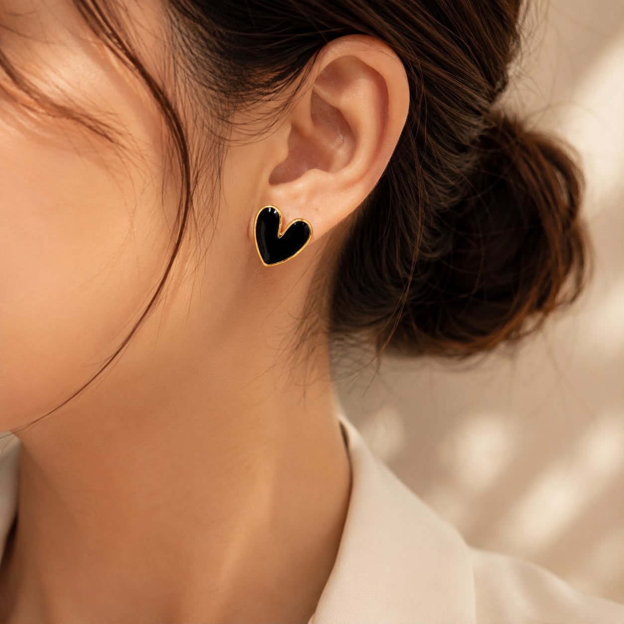 BLACK HEART EARRING