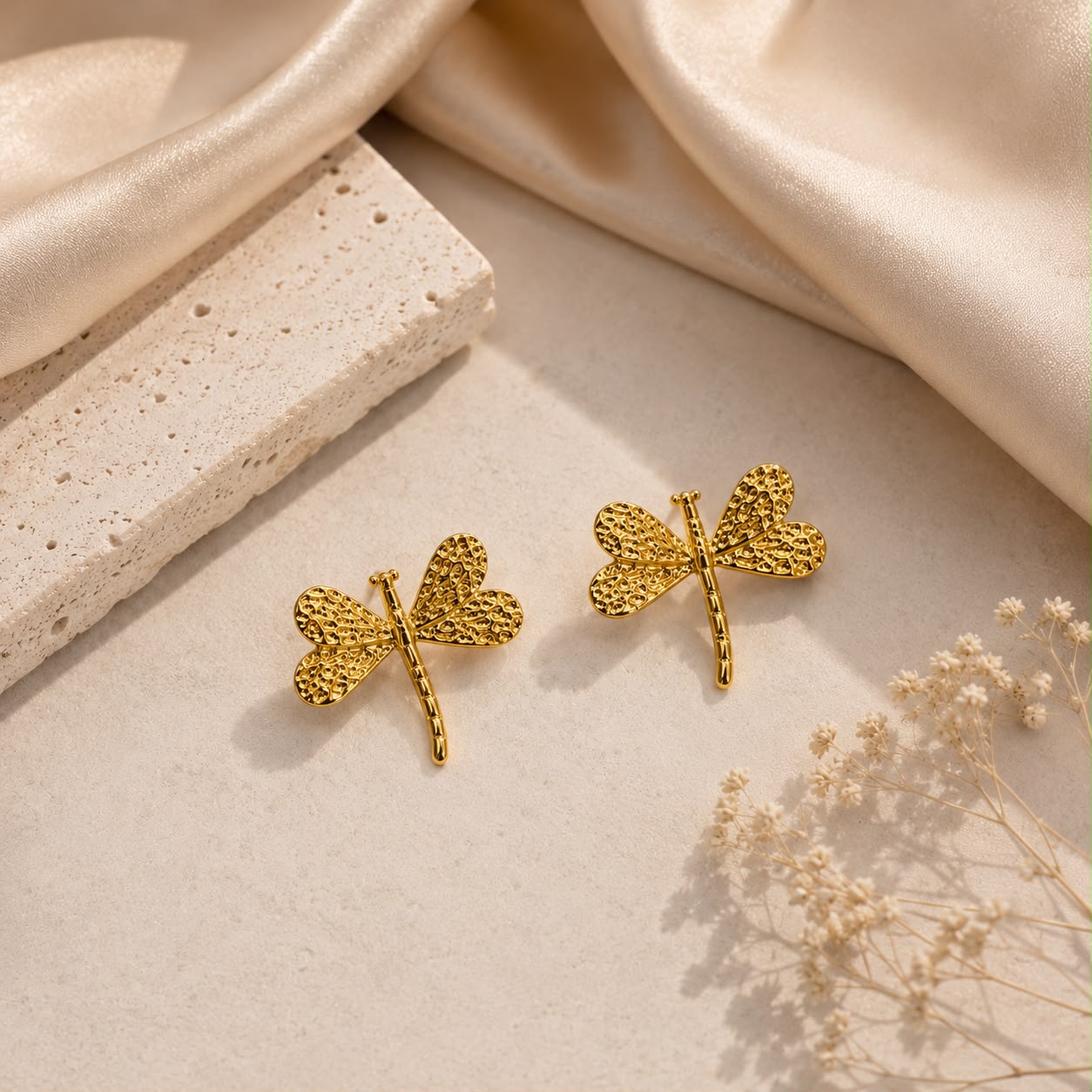 GOLDEN FLY EARRING 