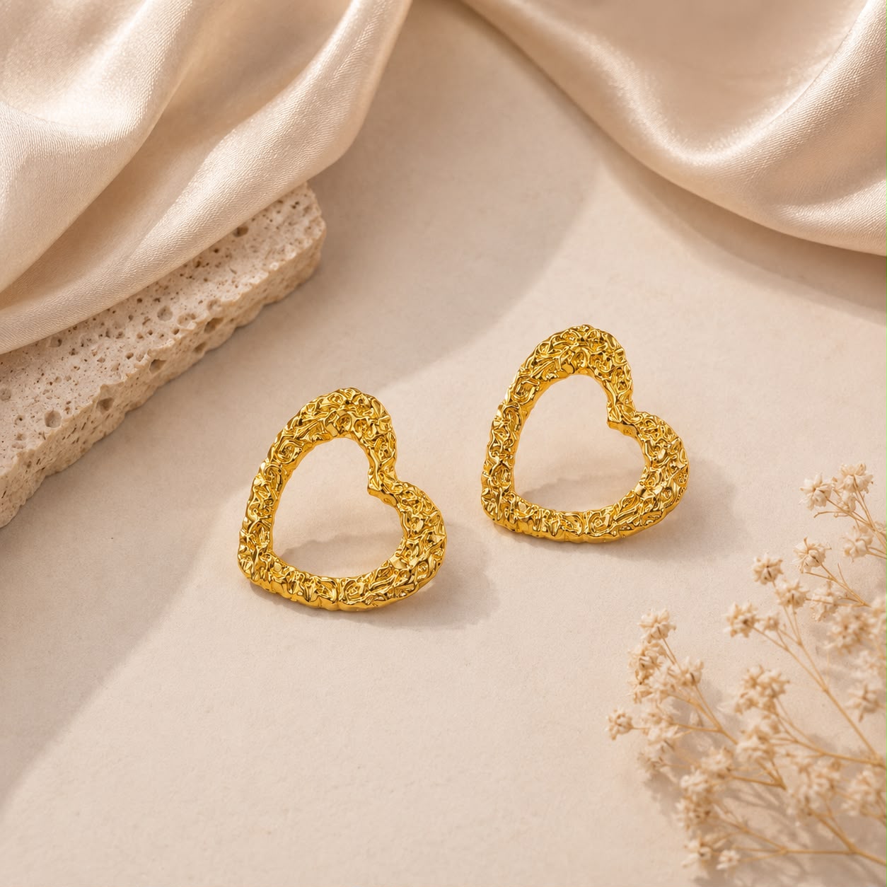 GOLD HEART EARRING 
