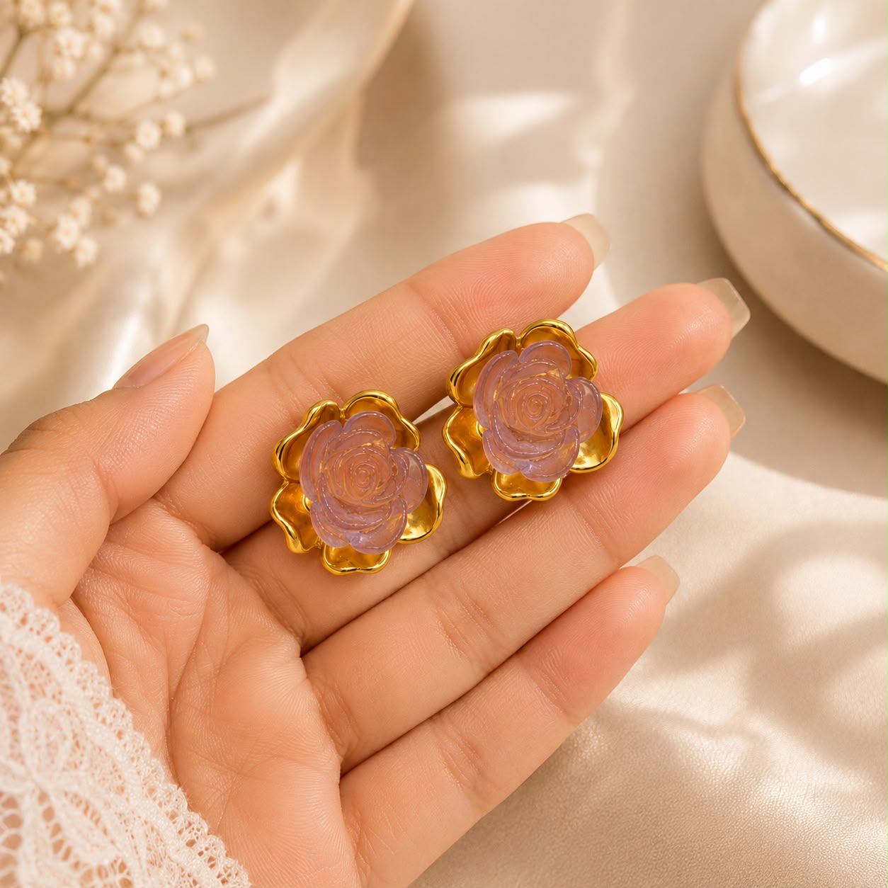 WHITE ROSE EARRING 