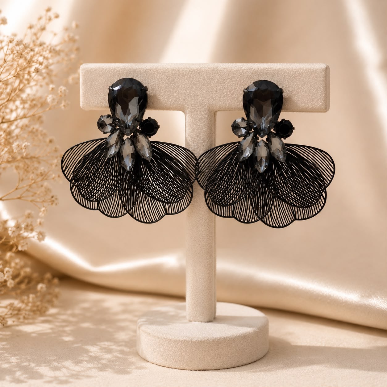 BLACK FEATHERS EARRING 