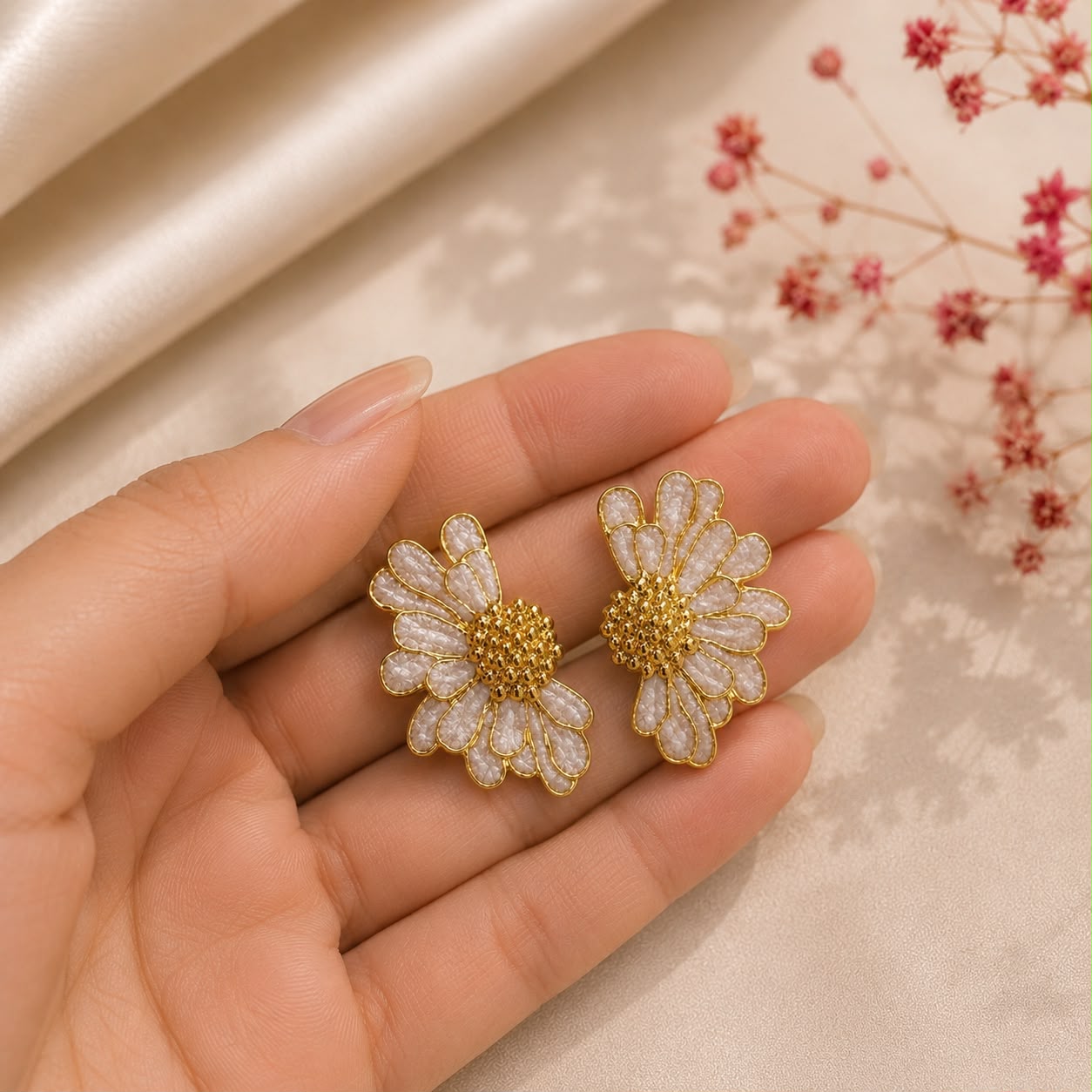 WHITE WING EARRING 