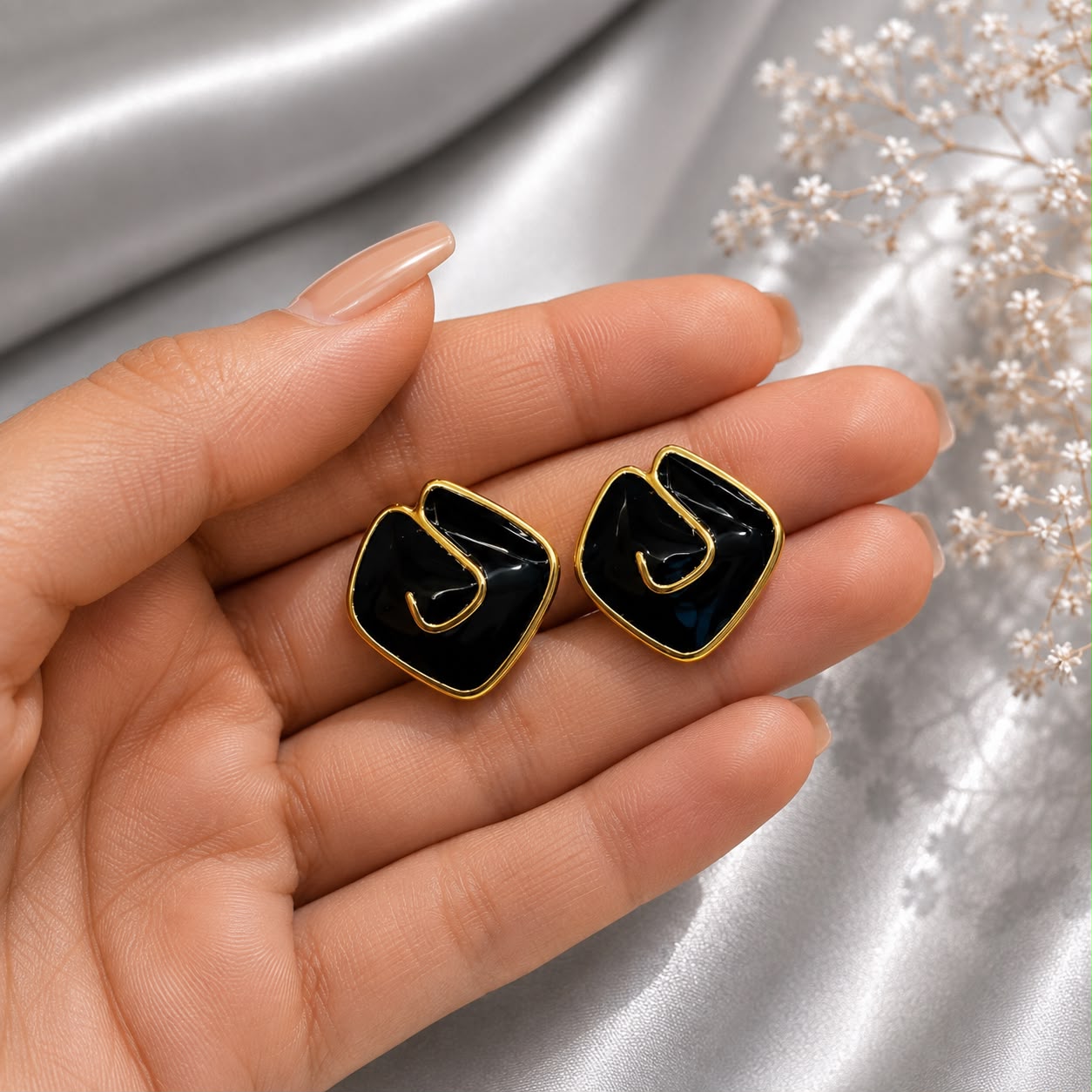 OFFICE CUBE EARRING 