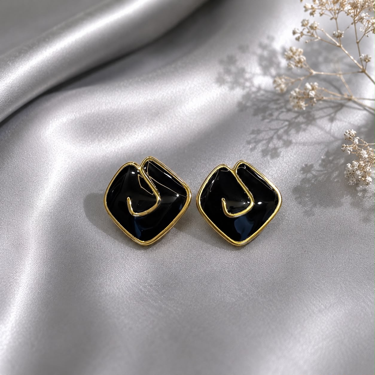 OFFICE CUBE EARRING 