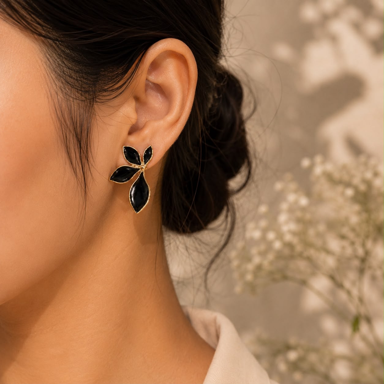 BLACK LEAFY EARRING 