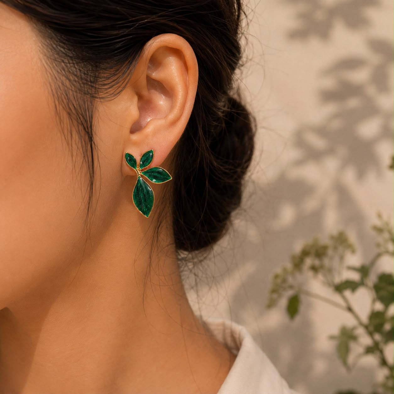 EMERALD GREEN LEAFY EARRING 