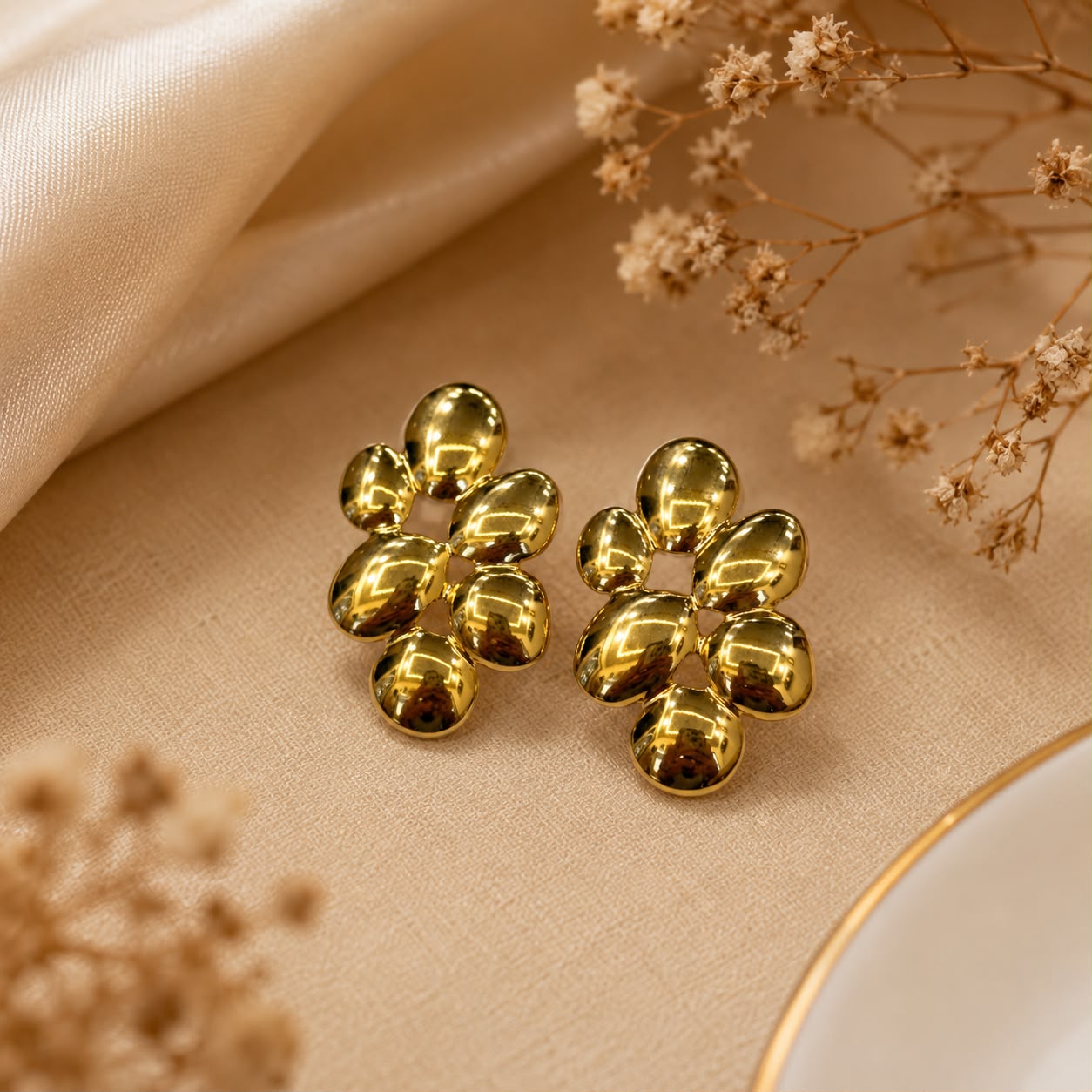 GOLDEN PETALS EARRING 