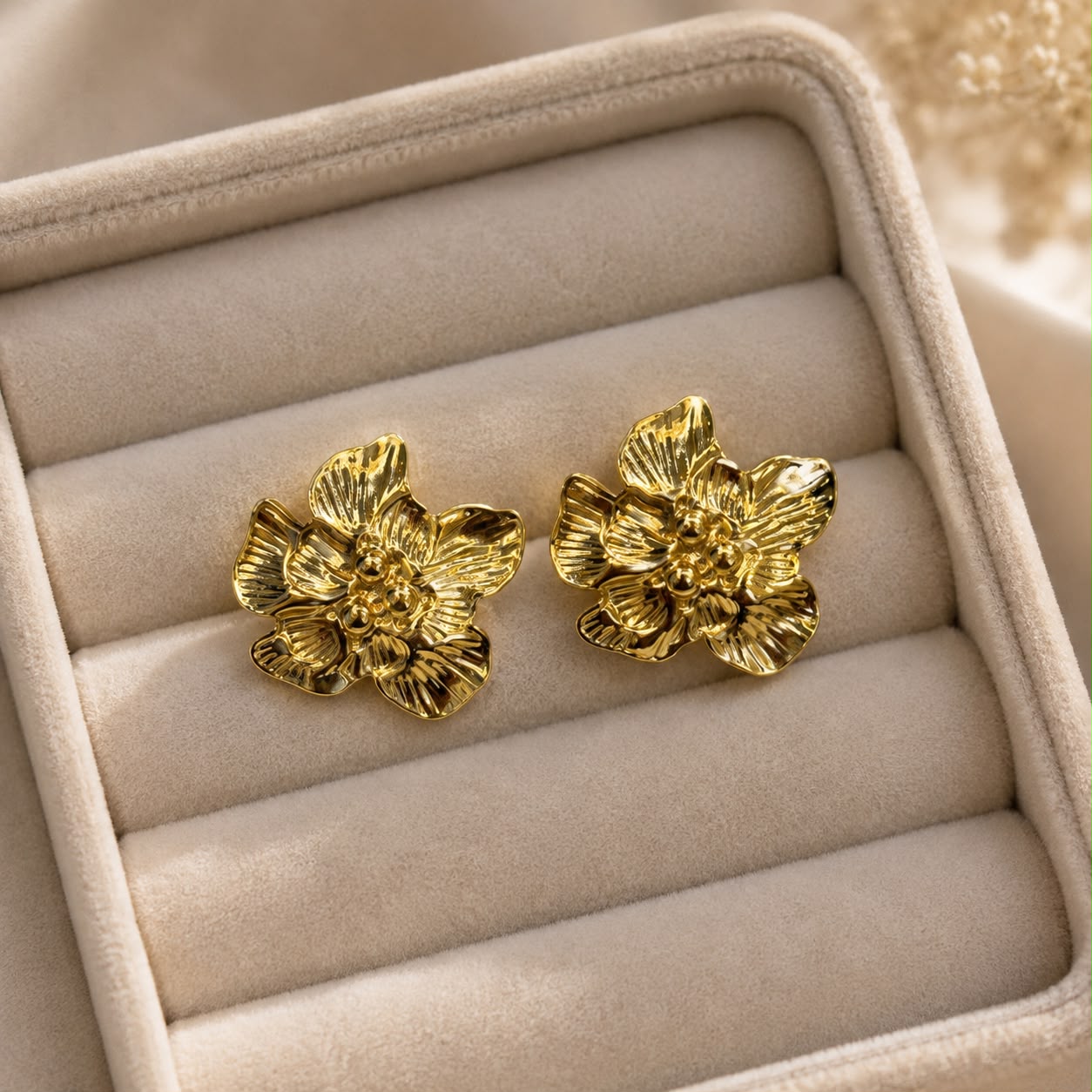 GOLDEN FLOWER EARRING 