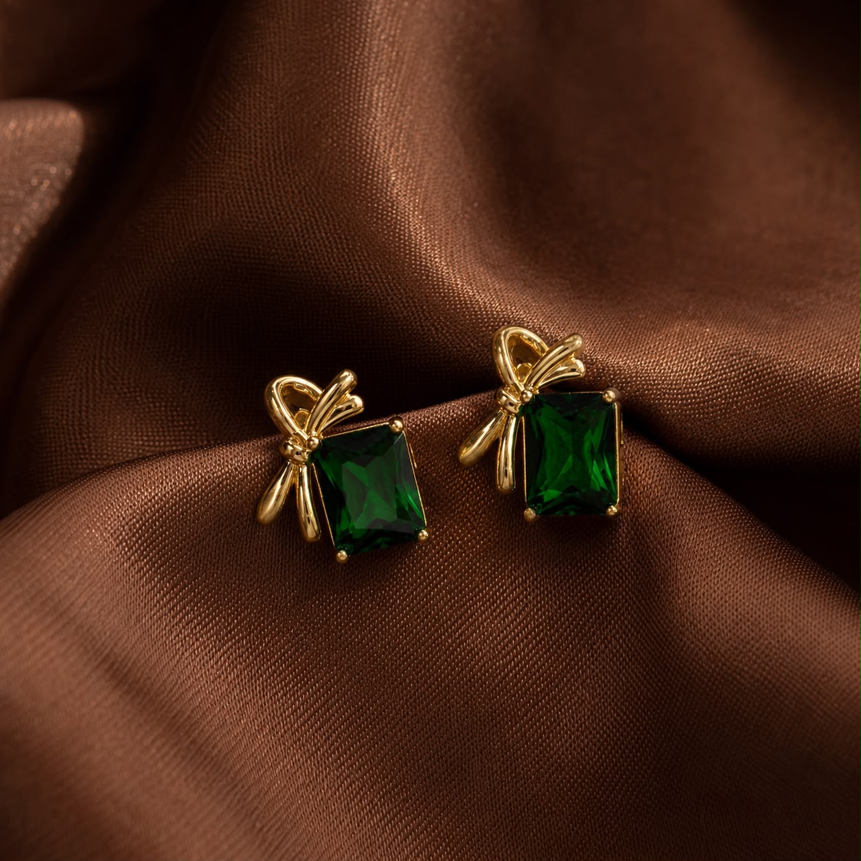 GREEN STUD EARRING 