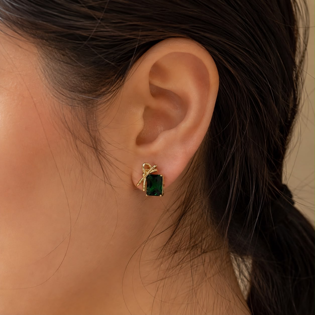 GREEN STUD EARRING 