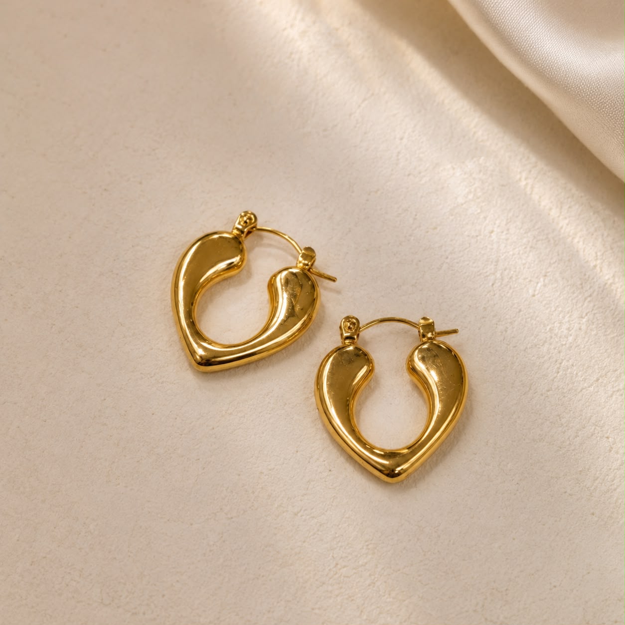 GOLD LOOP EARRING