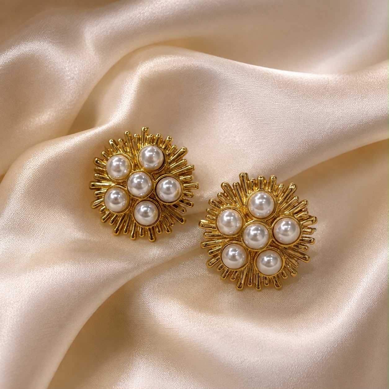 PERKY PEARL EARRING 