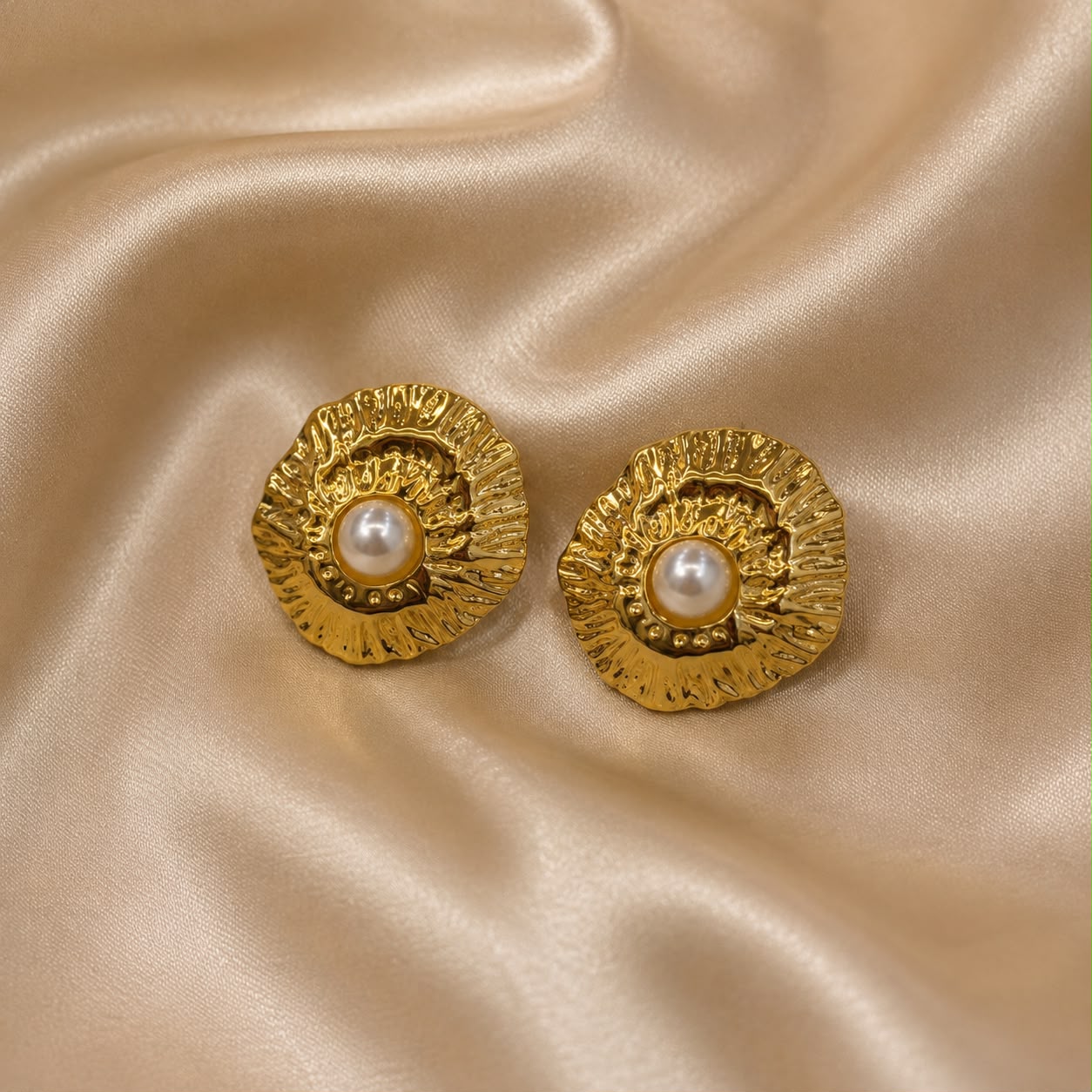 DISTRESS PEARL EARRING 