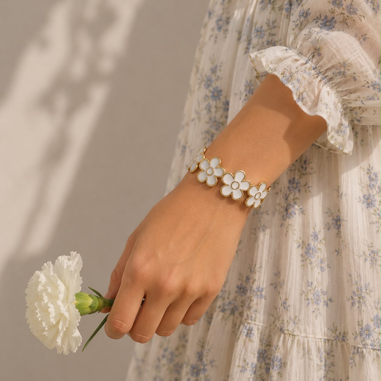 WHITE FLOWER BRACELET