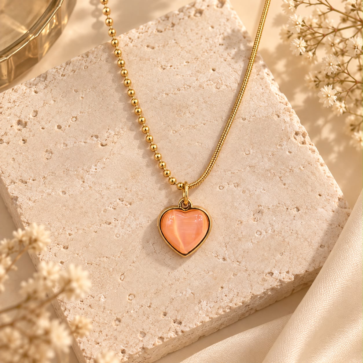 PEACHY GLARE HEART NECKLACE