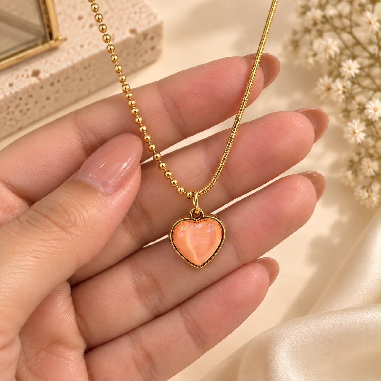 PEACHY GLARE HEART NECKLACE