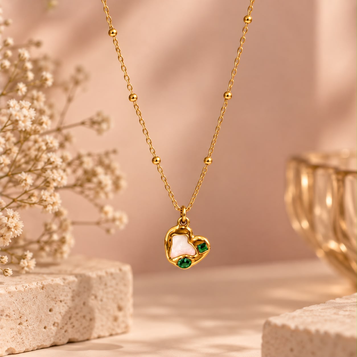CURVY GREEN GEM HEART NECKLACE