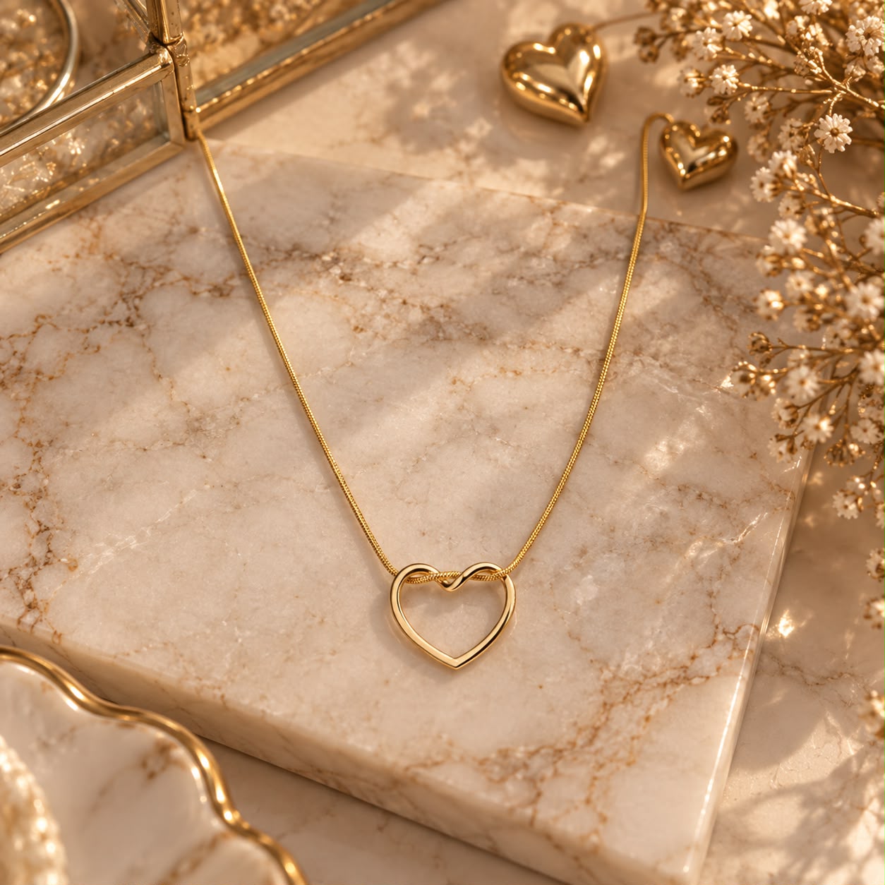 CHAIN LOOP HEART NECKLACE