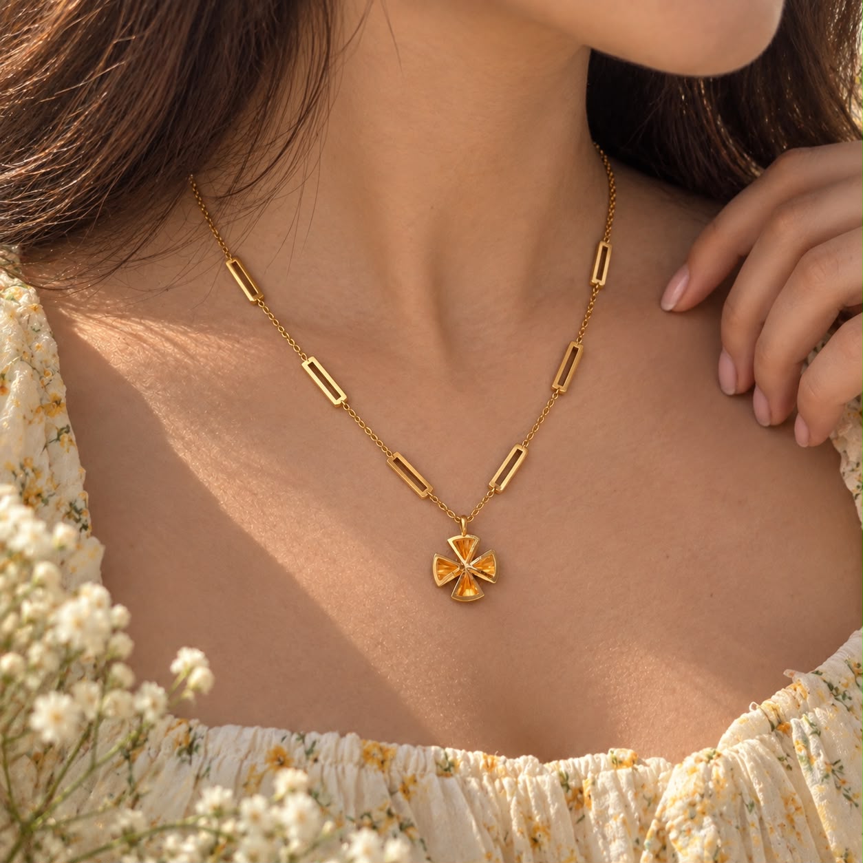 GOLD LIGHT NECKLACE 