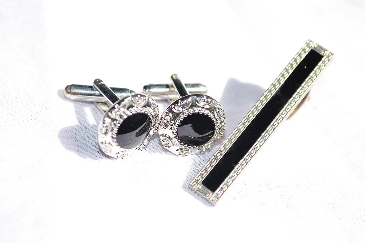 Elegant Cufflink Model 2